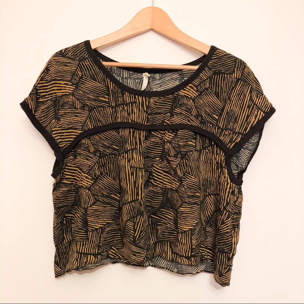 Printed semi cropped tee